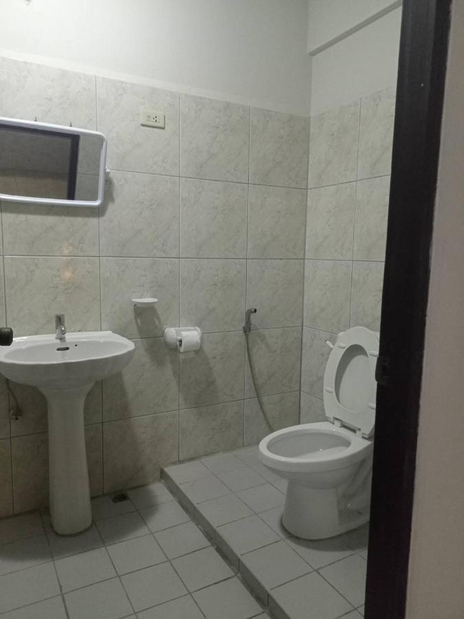 Pluemchai Guesthouse Jomtien Beach Exterior foto