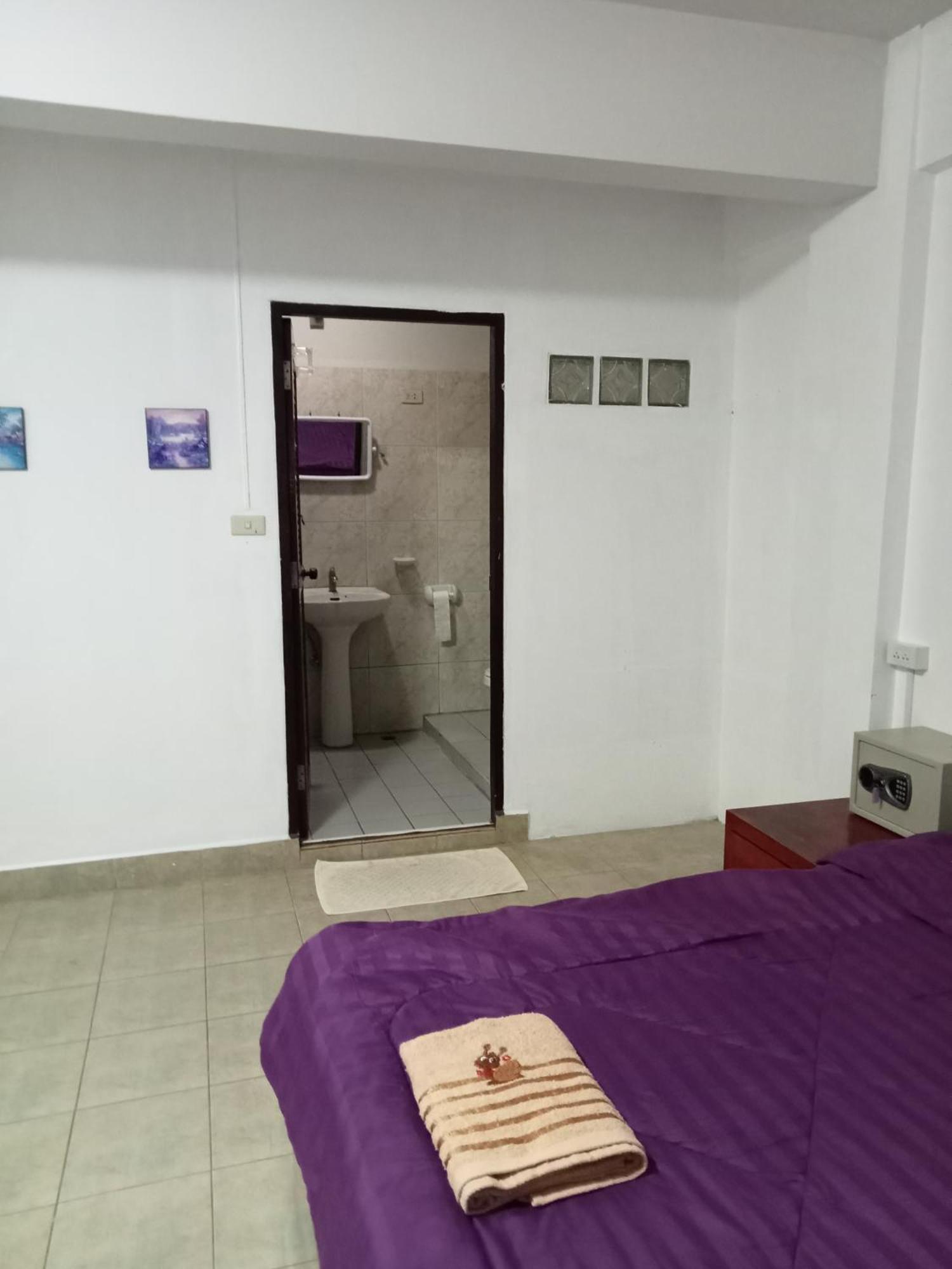 Pluemchai Guesthouse Jomtien Beach Exterior foto