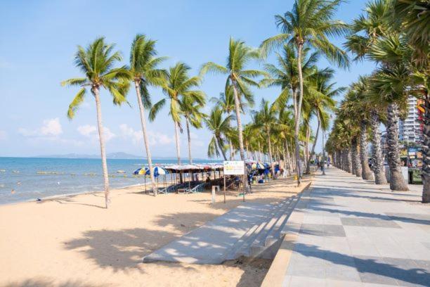 Pluemchai Guesthouse Jomtien Beach Exterior foto
